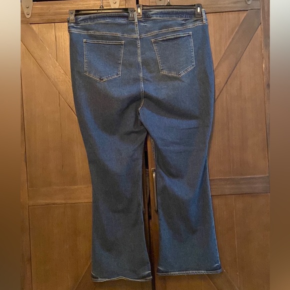 Old Navy Higher High-Rise Flare Jean - Picture 4 of 7